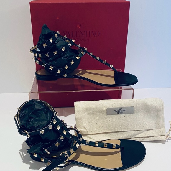 VALENTINO GARAVANI ROCKSTUD BLACK FLAT THONG SANDALS. - Picture 3 of 16